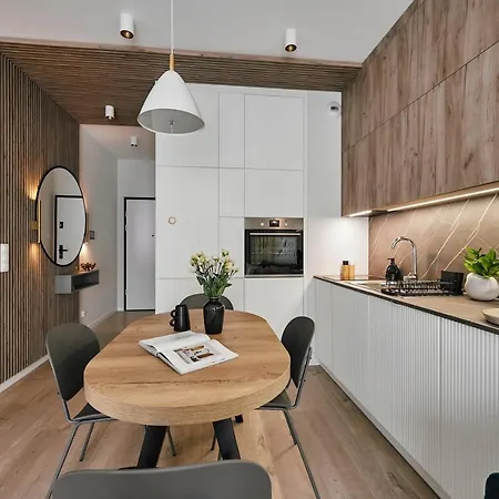 Golden Dreams Luxury 81 Apartment